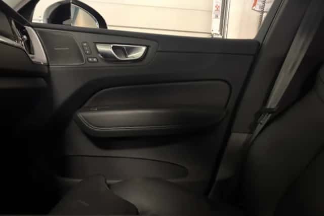 Volvo XC60 (2023) thumbnail 43