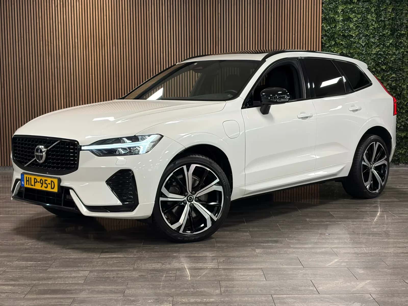 Volvo XC60 (2021) — foto 1