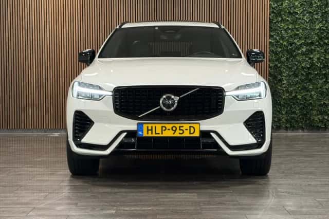 Volvo XC60 (2021) thumbnail 2