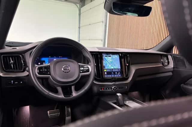Volvo XC60 (2021) thumbnail 17