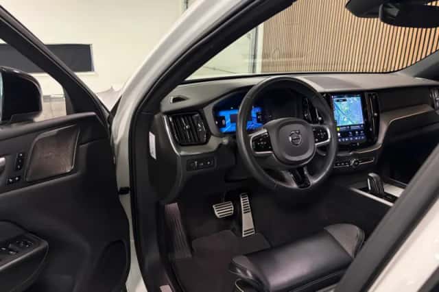 Volvo XC60 (2021) thumbnail 18