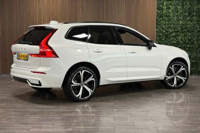 Volvo XC60 (2021) thumbnail 3