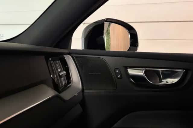 Volvo XC60 (2021) thumbnail 36