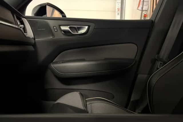 Volvo XC60 (2021) thumbnail 40