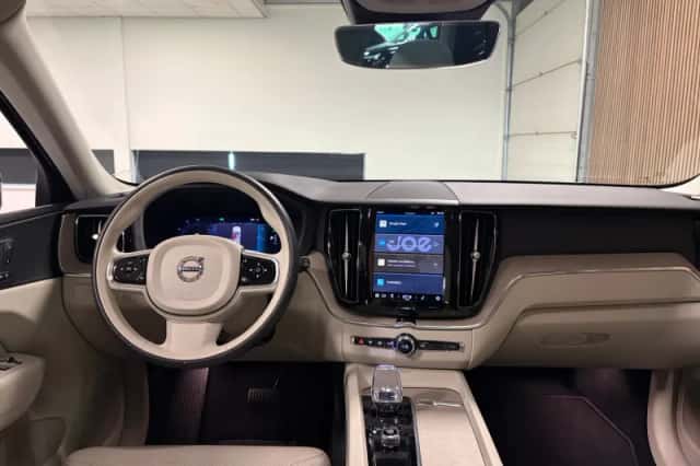 Volvo XC60 (2023) thumbnail 17