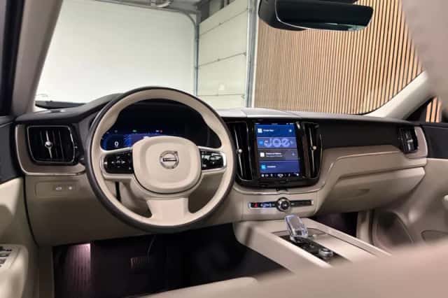Volvo XC60 (2023) thumbnail 18