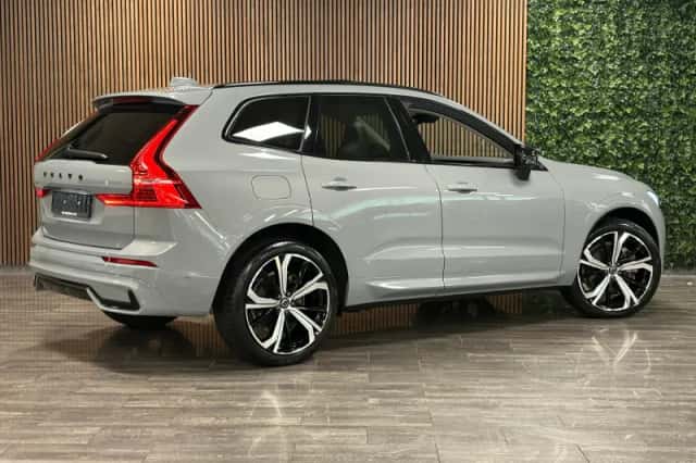 Volvo XC60 (2023) thumbnail 3