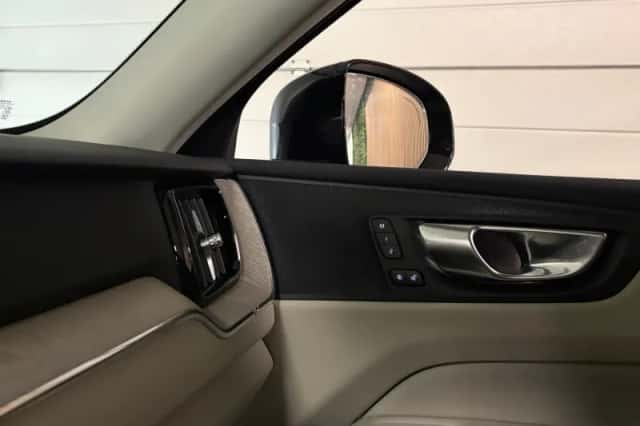 Volvo XC60 (2023) thumbnail 40