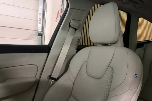 Volvo XC60 (2023) thumbnail 42