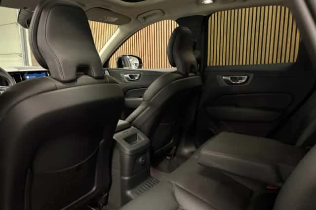 Volvo XC60 (2022) thumbnail 13