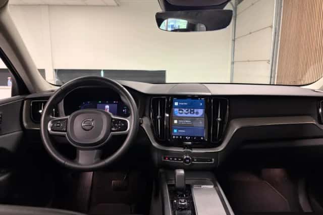 Volvo XC60 (2022) thumbnail 16