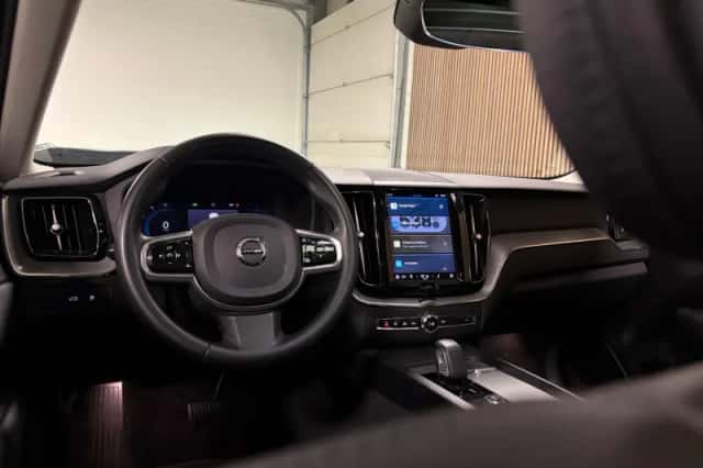 Volvo XC60 (2022) thumbnail 17