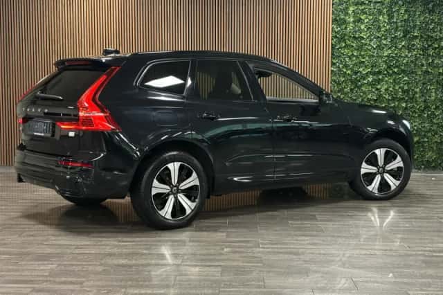 Volvo XC60 (2022) thumbnail 3