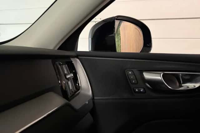 Volvo XC60 (2022) thumbnail 36