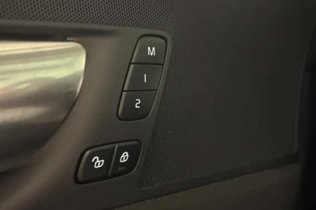 Volvo XC60 (2022) thumbnail 40
