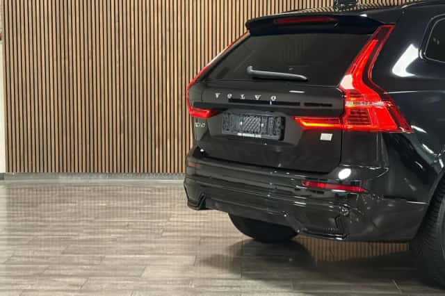 Volvo XC60 (2022) thumbnail 9