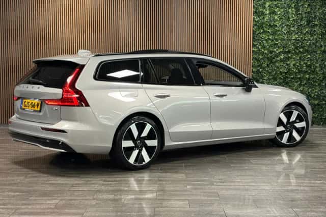Volvo V60 (2024) thumbnail 3