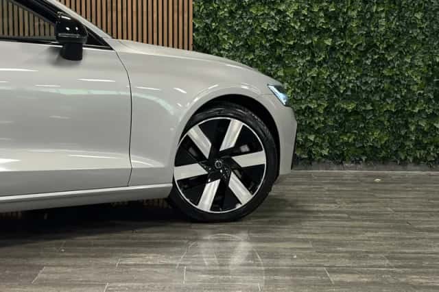 Volvo V60 (2024) thumbnail 4