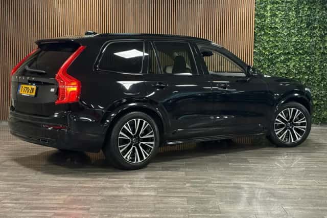 Volvo XC90 (2023) thumbnail 3