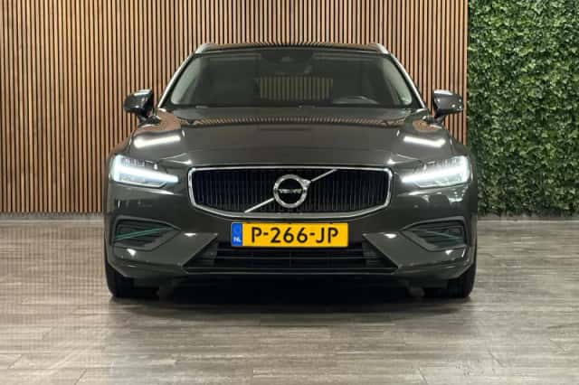 Volvo V60 (2022) thumbnail 2