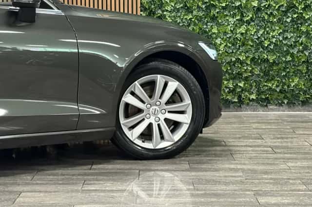 Volvo V60 (2022) thumbnail 4