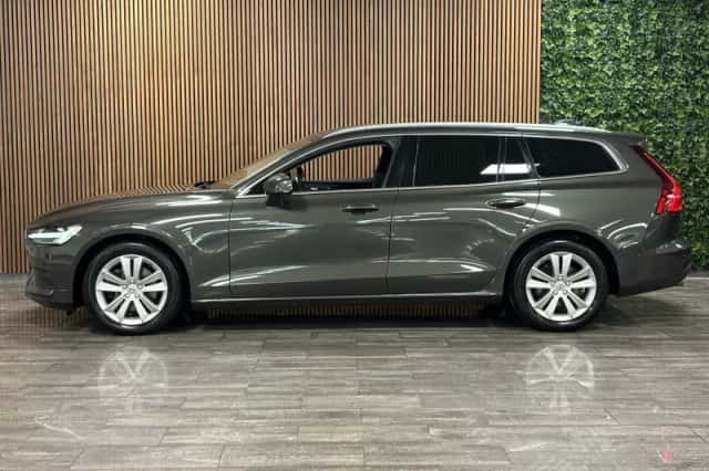 Volvo V60 (2022) thumbnail 5