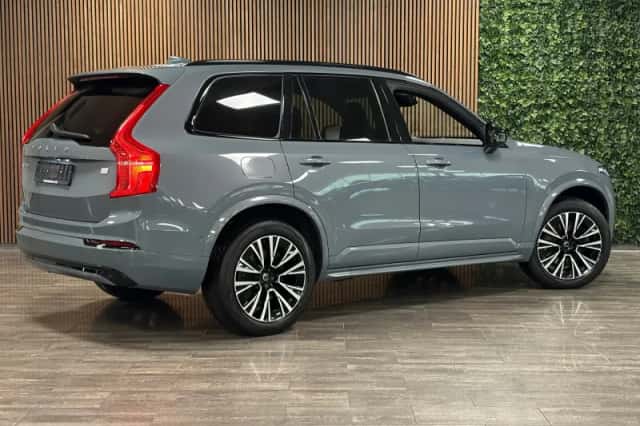 Volvo XC90 (2022) thumbnail 3