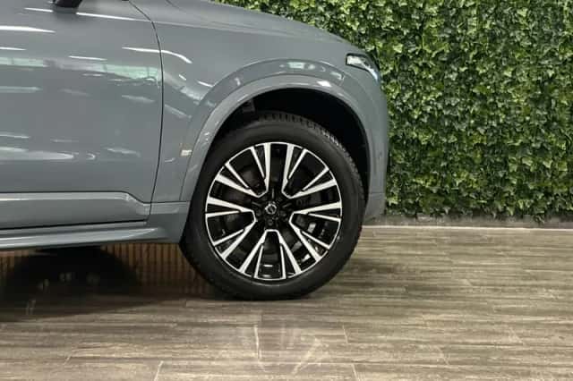 Volvo XC90 (2022) thumbnail 4