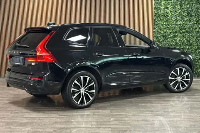 Volvo XC60 (2023) thumbnail 3