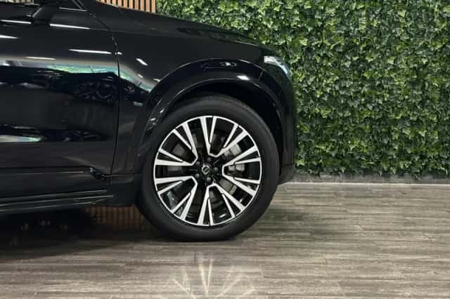 Volvo XC90 (2024) thumbnail 4