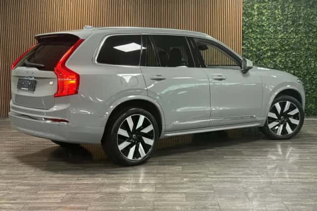 Volvo XC90 (2024) thumbnail 3