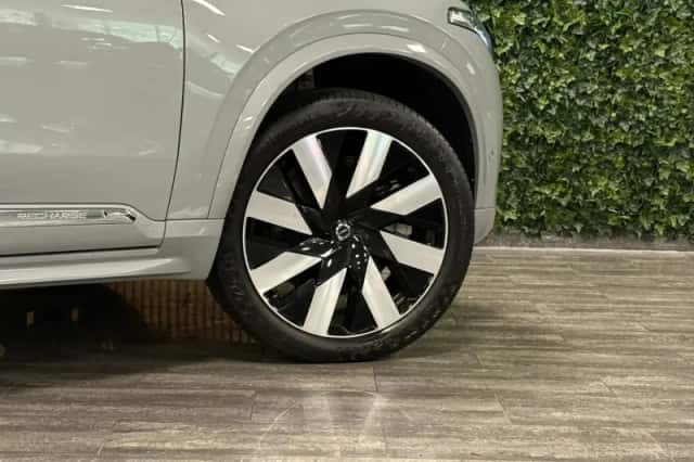 Volvo XC90 (2024) thumbnail 4
