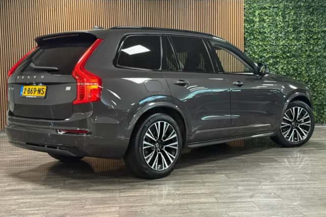 Volvo XC90 (2023) thumbnail 3