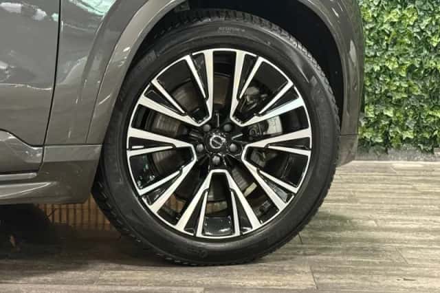 Volvo XC90 (2023) thumbnail 4