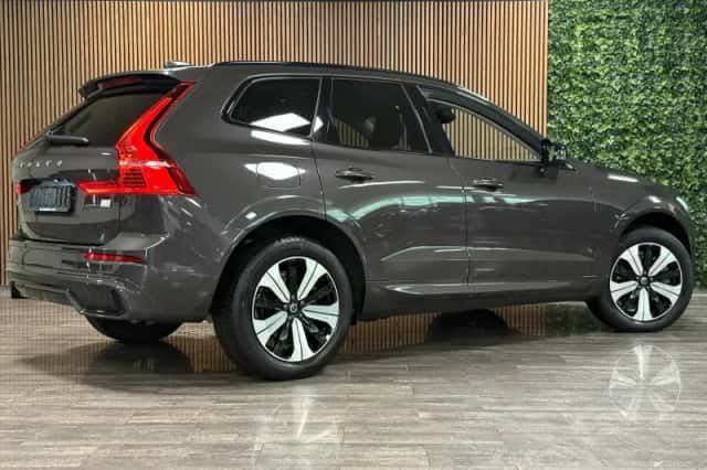 Volvo XC60 (2023) thumbnail 3