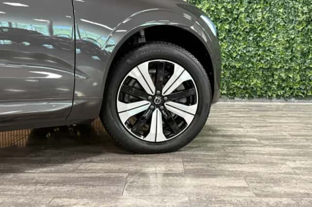 Volvo XC60 (2023) thumbnail 4