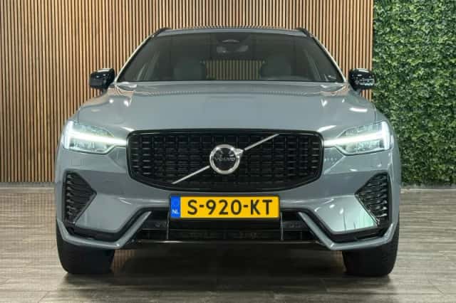 Volvo XC60 (2022) thumbnail 2