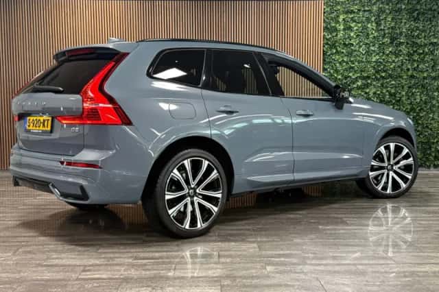 Volvo XC60 (2022) thumbnail 3