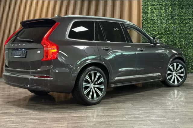 Volvo XC90 (2023) thumbnail 3