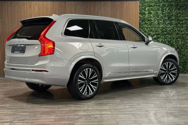 Volvo XC90 (2024) thumbnail 3