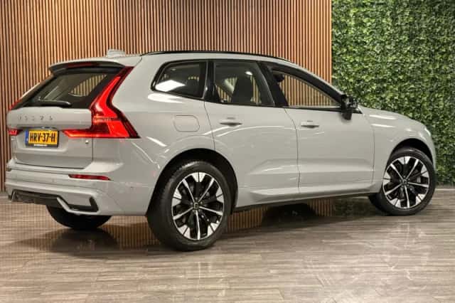 Volvo XC60 (2025) thumbnail 3