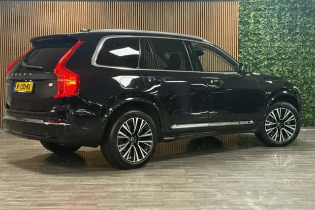 Volvo XC90 (2022) thumbnail 3