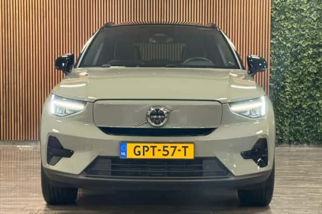 Volvo EX40 (2024) thumbnail 2