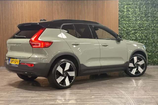 Volvo EX40 (2024) thumbnail 3