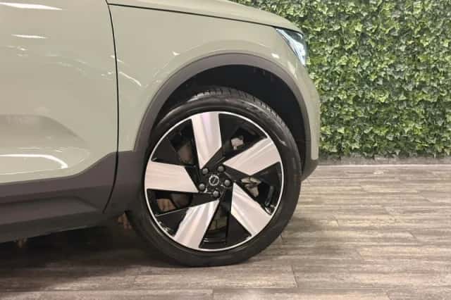 Volvo EX40 (2024) thumbnail 4