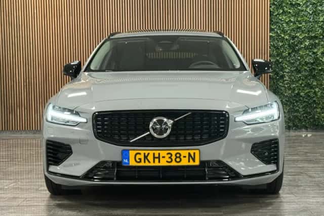 Volvo V60 (2024) thumbnail 2