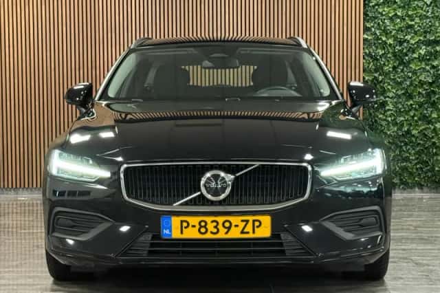 Volvo V60 (2022) thumbnail 2