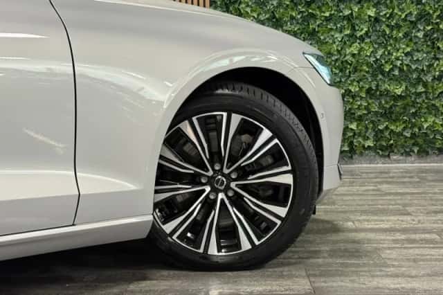 Volvo V60 (2023) thumbnail 4
