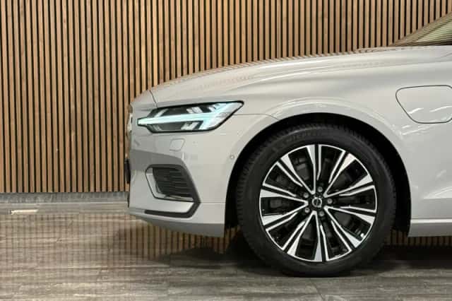 Volvo V60 (2023) thumbnail 6