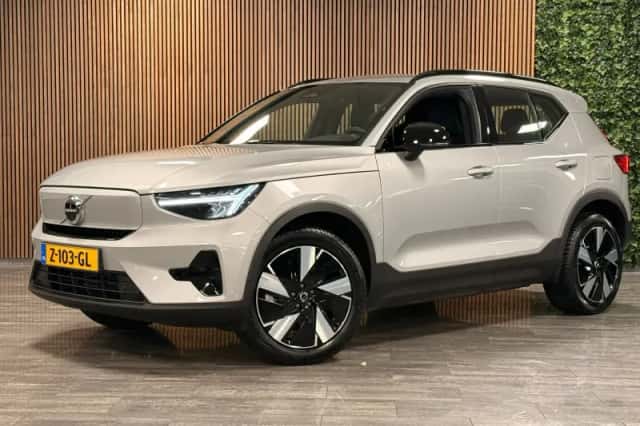 Volvo EX40 (2024) thumbnail 1